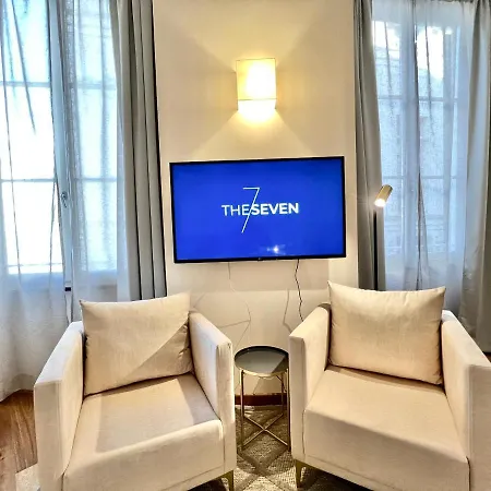 Pensión The Seven Génova